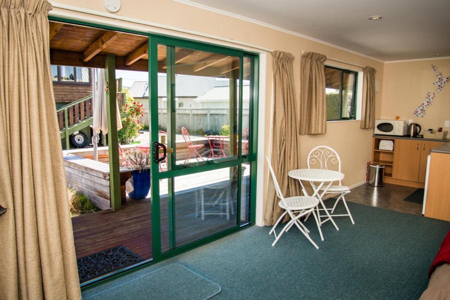 Te Waka Lodge Te Anau Exterior photo