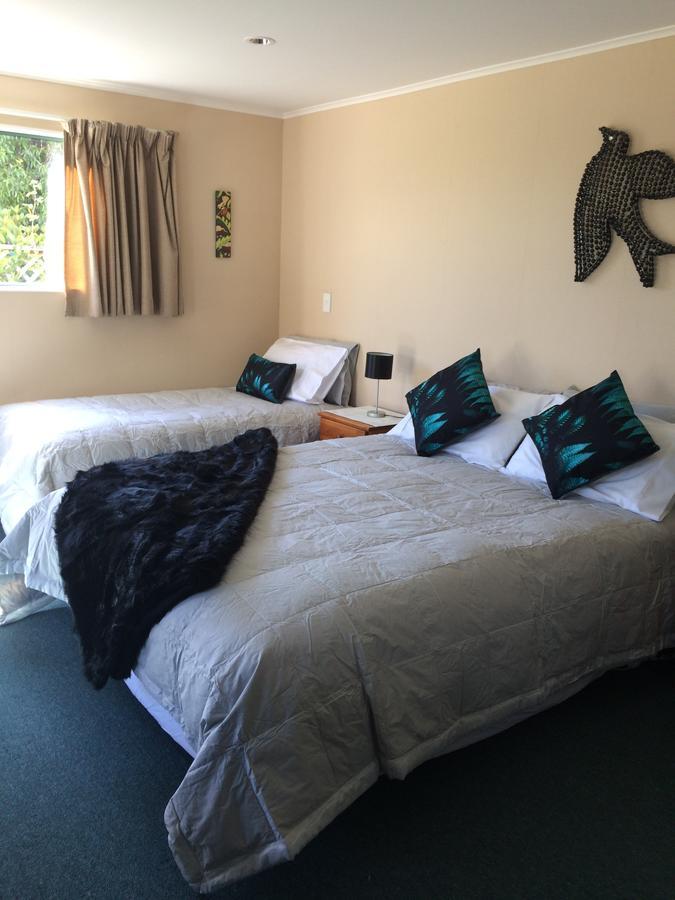 Te Waka Lodge Te Anau Exterior photo